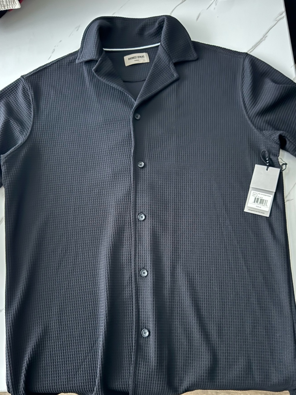 Men’s Black Waffle-Knit Short Sleeve Button-Down Shirt. Medium